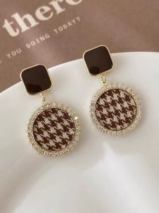 S925 Silver Needle Earrings Womens Fashion Unique Plaid Design round Face Luxury Lightweight Jewelry Hoops Fresh out