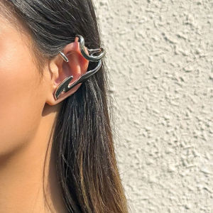 Fashionable Ins Style Irregular Metal Ear Cuffs for Women Spring 2025 Sweet Cool Elegant Cold Tone Earring Accessories