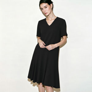 AMII | Simple V-Neck Commuting Dress