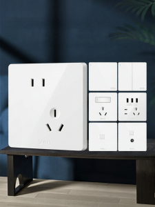 Bull | Glossy White Wall Socket Panel 10A