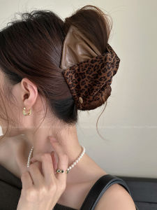 Elegant Classic French Leopard Print Leather Triangle Hair Claw Clip for Women Shark Fin Back of Head Hair Accessories