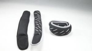 1Pair Wrist Weights 1lb / 0.45kg for Women Men - Adjustable Strap for WalkingPilatesGym - Lightweight & Comfortable Design