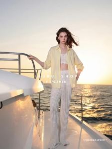 3COLOUR·S | Comfortable Loose Fitting Striped Shirt