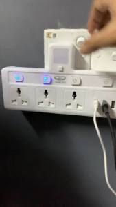 LOVIDA MALAYSIA 6in1 2500W LED Light Universal 3 Pin Adapter Power Socket T Adapter USB Ports Fire Protector Socket Outlet Plug Converter Soket Palam 插座