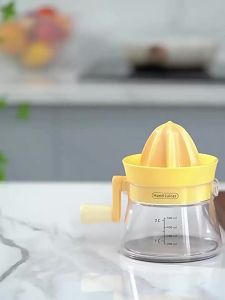 Hand Juicer for OrangeLemonand GrapefruitHand Cranked Fruit SqueezerPractical Kitchen Tool with a Built-in Measuring Cup and Filter500ml/17oz