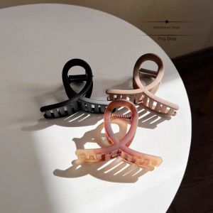 กิ๊บติดผมรูปฉลามขนาดกลางสำหรับผู้หญิง กิ๊บติดผมแบบหนีบสีเทาอ่อน ทรงเรียบง่าย สไตล์เกาหลี สำหรับผู้หญิง