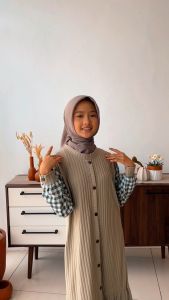 Gamis Anak Perempuan Hooflakids Anaya: Desain Green Denim & Warna Black Pink
