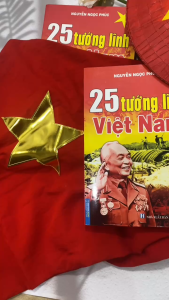 Sách - 25 tướng lĩnh Việt Nam ( bìa mềm )