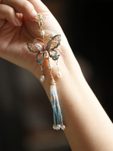 Elegant Chinese Style Enamel Butterfly Tassel Embellished Flag Robe Brooch Pin Traditional National Fashion Decorative Pendant