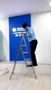 Thang inox chữ A Deli QUI PHÚC inox 201 chịu lực tốt gấp gọn tiện lợi chân chống trượt