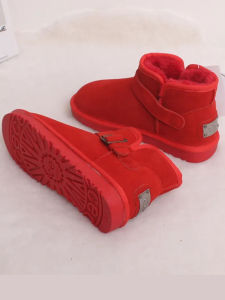 รองเท้าแต่งงานฤดูหนาวสำหรับผู้หญิง พื้นยาง หัวกลม ทรงสูง สีแดงสด อุปกรณ์งานแต่งงาน พื้นรองเท้าหนังสัตว์ พื้นรองเท้าด้านในขนยาว