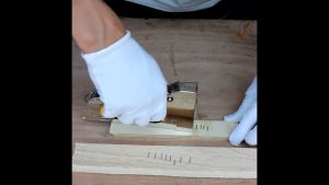 Máy bấm ghim cầm tay Súng bắn ghim Ghim vào gỗ khung tranh tường đa năng tiện dụng