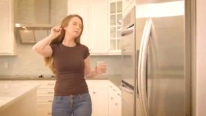 Space Saving Ice Cube Maker Holds up to 120 Ice Cubes Party Pool Ice Holder Preserve Cold Keimav