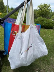 กระเป๋าผ้าใบแคนวาสซักผ้าสีสันสดใส กระเป๋าสะพายไหล่ผ้าใบแคนวาสปักลายสีลูกกวาด กระเป๋าสะพายไหล่แบบลำลองสำหรับเยาวชน