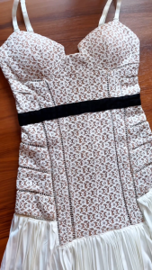 RL043 : เดรสสายเดี่ยวลูกไม้ กระโปรงพลีท