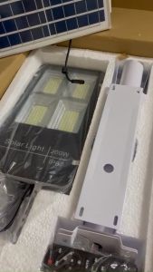 Đèn pha năng lượng mặt trời bàn chải HC SOLAR LIGHT 300W 6 khoang Vỏ nhôm Tấm pin rời Ánh sáng trắng