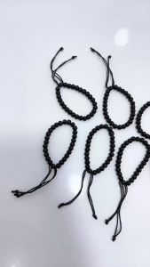 Gelang tali batu hitam isi 12 pcs polos