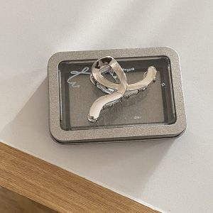 Medium Size Metal Butterfly Knot Hair Claw Clip on Trend Design Half up Style Shark Clamp Fashionable Hair Accessories