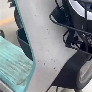 Ci2DMRbW พร้อมส่ง (ฟองน้ำขัดผิวฟรี) ครีมลบรอยขีดข่วน ขนาด 300กรัม ขจัดรอยขีดข่วนรถยนต์และมอเตอร์ไซค์ได้อย่างมีประสิทธิภาพ ขจัดคราบฝังลึกได้ดี