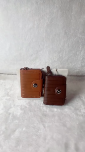 Magnetic mens card holder simple single-clasp design with zipper can hold 19 cards