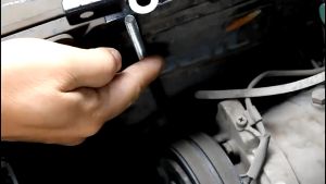 Penahan Aki Mobil Universal Tatakan Aki Mobil Dapat Disesuaikan Dudukan Aki Mobil Impor 270MM