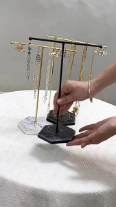 Newly Designed Metal Gold T-Shaped Jewelry Display Stand for Earrings Rings Necklaces Watches and Pendants