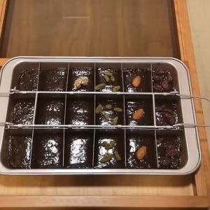 แม่พิมพ์เค้กบราวนี่แบบใช้ซ้ำได้ วัสดุปลอดภัย ไม่ติดง่าย ใช้งานสะดวก เหมาะสำหรับทั้งมือใหม่และมืออาชีพ HE0094