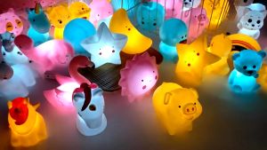 Lampu Malam Hias LED Lucu Lampu Malam Anak-Anak Lampu Malam Karakter Bulan Bintang Awan