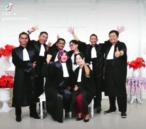 TOGA PENGACARA - TOGA ADVOKAT- TOGA LAWYER - JUBAH - TOGA PENYUMPAHAN - TG - BOLDEN