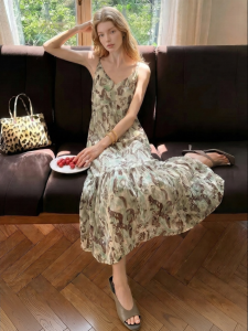 Summer Light Green Slim V-neck Floral Pleated Dress