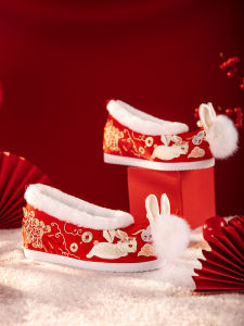 รองเท้าผ้าปักลายกระต่ายปีใหม่ รองเท้าผ้าปักสไตล์จีนโบราณ ทรงหัวแหลม ด้านในเป็นขนสัตว์ ส้นสูงแบบซ่อน สำหรับผู้หญิง