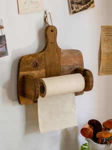 ตู้เก็บกระดาษเช็ดหน้ามุงด้วยไม้สไตล์วินเทจ ติดผนัง ตกแต่ง บ้าน ของใช้ในครัว เคาน์เตอร์ ตู้เก็บของ กระดาษเช็ดหน้า ติดผนัง