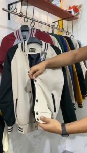 Jaket Varsity Bomber Vintage Polos Pria Wanita Kancing - Pakai Furing Lapis dalam