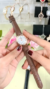 【Kecil dan elegan】Jam tangan wanita tali kulit klasik gaya polos Korea trendy