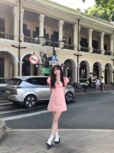 iblue🧸พร้อมส่ง🧸ชุดเดรสสั้นผู้หญิง เครสสีชมพู เดรสคอเหลี่ยม ชุดเจ้าหญิง เอวกระชับ สไตล์สาวเกาหลีทรงเข้ารูปY2K ชุดไปทะเล