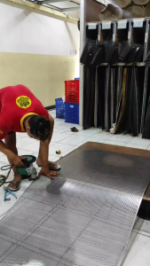 Plat Ram Lubang Hexagonal 40x100 - Grill Lubang - Plat Perforated - Plat Pintu Pagar