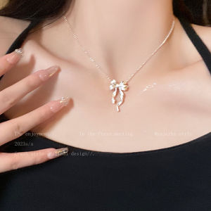 Metal Butterfly Knot Necklace Womens Simple High-End Accessory Versatile Clavicle Chain for Girlfriend Sweet Style Jewelry