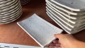 จานซูชิจานญี่ปุ่นแบบมีขาตั้ง