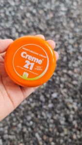 Creme 21Creme 21 Moisturizing Cream with Vitamin E Moisturizing Cream Soft Creme 21 Creme 21 Moisturizing Cream Soft Krim Perawatan Kulit