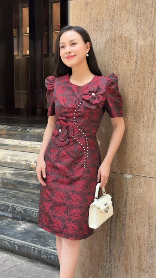 MyDu Shop | MS 2732 | Đầm Trung Niên Dự Tiệc – Phối Hoa Tinh Tế Gam Đỏ Đen Quý Phái