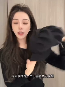 The retro cloud-shaped Beret hat is versatile. The pleated bud bare-faced hat is worn around the painters octagonal hat 显脸小复古云朵贝雷帽子女ins百搭褶皱蓓蕾素颜大头围画家八角帽