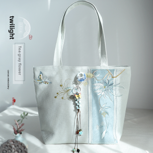 Large Capacity 16-Inch Canvas Tote Bag Embroidered Hanfu Artistic Style Womens Shoulder Handbag Soft Zipper Closure Casual Use