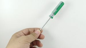 Obeng Minus 4 inch Diameter 3mm Panjang Besi 10cm Magnet