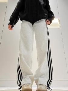 กางเกงวอร์มทรงตรงลายทางสีขาวและสีเทาสำหรับผู้หญิงสูง 175 ซม. กางเกงขายาวทรงหลวมๆ ฤดูหนาว กางเกงขายาวสไตล์เกาหลี