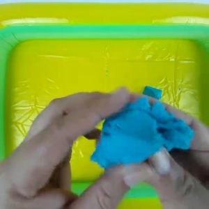 Mainan Anak Pasir Ajaib 2kg dan Box Container Lengkap Dengan Wadah Cetakan Sendok