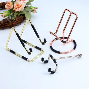 ขาตั้งโทรศัพท์มือถือทำจากเหล็กสีทองและสีเงินสำหรับคนขี้เกียจขาตั้งกรอบรูปโลหะแบบเรียบง่ายขาตั้งแท็บเล็ตอเนกประสงค์