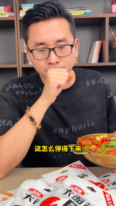 Wei Long Spicy Crayfish-Flavored Large Gluten Chips 65g/106g Halal food 卫龙麻辣小龙虾味大面筋 65g