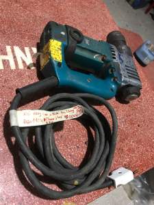 máy siết cắt bu lông makita điện 110v nhìn giống makita 6922NB bị mất tem nên không biết phải không máy sống bán xác