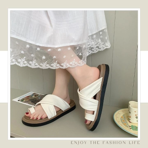 Xishop สินค้าใหม่ มาแรง รองเท้าแตะแฟชั่นผู้หญิง แบบสวมนิ้วโป้งสุดเก๋ มีมาให้เลือก 3 สี โทนสีเอิร์ธโทน แมทช์ง่าย ใส่ได้กับทุกลุค จะใส่เที่ยว หรือโอกาสไหนๆก็ดี กดเล๊ยยย