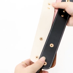 1pc White Travel Accessory Clip – Versatile Scarf Glove & Hat Holder for Luggage and Bags Stylish Circular Design for Secure Storage During Travel Luggage Storage Solution | Stylish Circular Clip | Construction